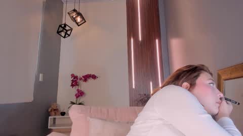 simonastar_ online show from March 16, 2026, 1:48 pm