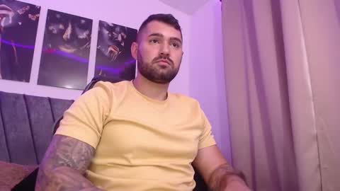 Snapshot of simonbeck chatting on December 17, 2024, 9:49 pm Simon online show from December 17, 2024, 9:49 pm