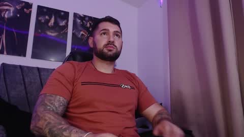 Snapshot of simonbeck chatting on February 7, 2025, 9:48 pm Simon online show from February 7, 2025, 9:48 pm