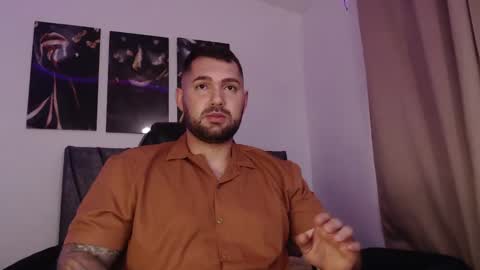 Snapshot of simonbeck chatting on March 4, 2025, 10:05 pm Simon online show from March 4, 2025, 10:05 pm