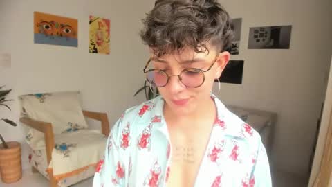 Snapshot of simone_4201 chatting on December 20, 2024, 8:01 pm Sim. online show from December 20, 2024, 8:01 pm