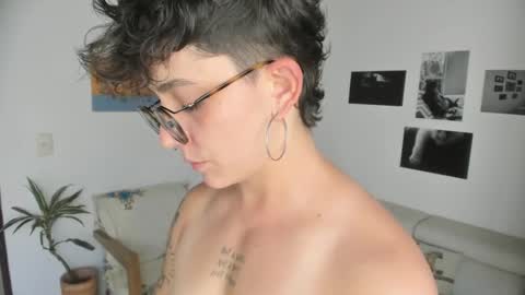 Snapshot of simone_4201 chatting on January 7, 2025, 6:14 pm Sim. online show from January 7, 2025, 6:14 pm