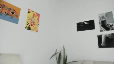 Snapshot of simone_4201 chatting on January 9, 2025, 6:57 pm Sim. online show from January 9, 2025, 6:57 pm