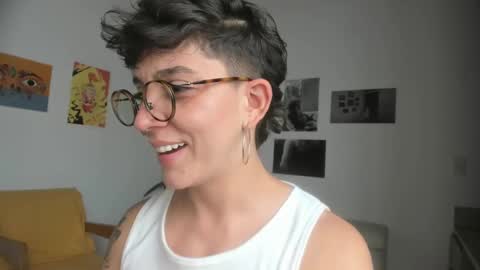 Snapshot of simone_4201 chatting on February 11, 2025, 6:44 pm Sim. online show from February 11, 2025, 6:44 pm