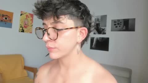 Snapshot of simone_4201 chatting on February 14, 2025, 8:15 pm Sim. online show from February 14, 2025, 8:15 pm