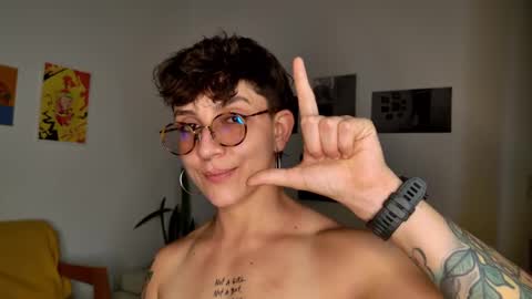 Snapshot of simone_4201 chatting on February 17, 2025, 10:03 pm Sim. online show from February 17, 2025, 10:03 pm