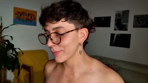 Snapshot of simone_4201 chatting on February 18, 2025, 12:49 pm Sim. online show from February 18, 2025, 12:49 pm