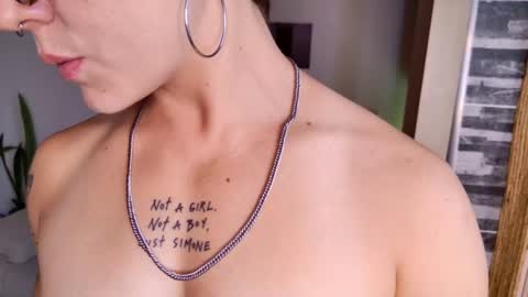 Snapshot of simone_4201 chatting on February 26, 2025, 9:48 pm Sim. online show from February 26, 2025, 9:48 pm