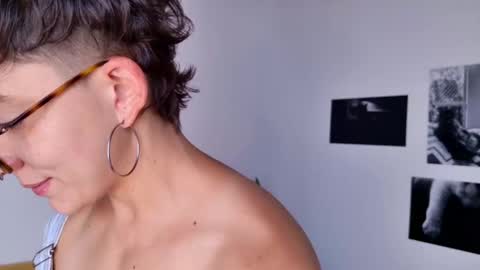 Snapshot of simone_4201 chatting on February 27, 2025, 5:47 pm Sim. online show from February 27, 2025, 5:47 pm