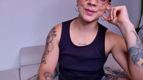 Snapshot of simone_4201 chatting on September 13, 2025, 9:47 pm Sim. online show from September 13, 2025, 9:47 pm