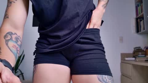 Snapshot of simone_4201 chatting on October 5, 2025, 6:28 pm Sim. online show from October 5, 2025, 6:28 pm