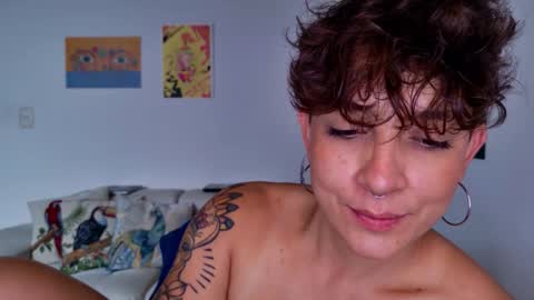 Snapshot of simone_4201 chatting on October 15, 2025, 4:51 pm Sim. online show from October 15, 2025, 4:51 pm