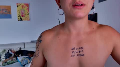 Snapshot of simone_4201 chatting on October 24, 2025, 5:42 pm Sim. online show from October 24, 2025, 5:42 pm