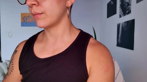 Snapshot of simone_4201 chatting on October 29, 2025, 1:02 pm Sim. online show from October 29, 2025, 1:02 pm