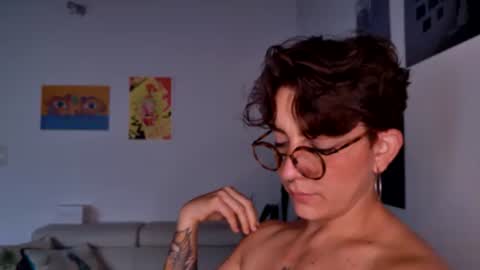 Snapshot of simone_4201 chatting on October 31, 2025, 11:55 am Sim. online show from October 31, 2025, 11:55 am