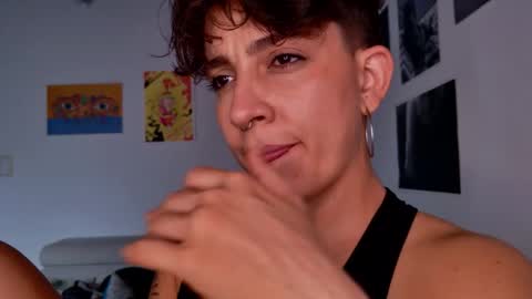 Snapshot of simone_4201 chatting on November 12, 2025, 8:52 pm Sim. online show from November 12, 2025, 8:52 pm