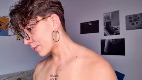 Snapshot of simone_4201 chatting on November 24, 2025, 4:18 pm Sim. online show from November 24, 2025, 4:18 pm