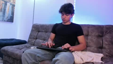 Snapshot of simonlambert__ chatting on January 27, 2025, 4:22 pm Simon online show from January 27, 2025, 4:22 pm