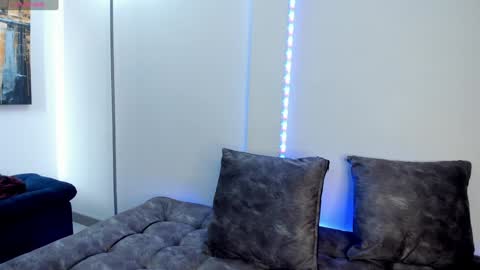 Snapshot of simonlambert__ chatting on February 1, 2025, 4:11 pm Simon online show from February 1, 2025, 4:11 pm