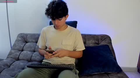 Snapshot of simonlambert__ chatting on February 2, 2025, 2:02 pm Simon online show from February 2, 2025, 2:02 pm