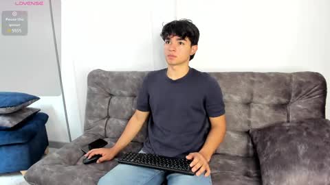 Snapshot of simonlambert__ chatting on February 13, 2025, 5:22 pm Simon online show from February 13, 2025, 5:22 pm