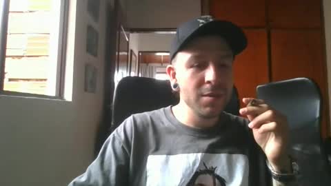 Snapshot of simonm777 chatting on October 15, 2025, 9:04 pm simonm777 online show from October 15, 2025, 9:04 pm
