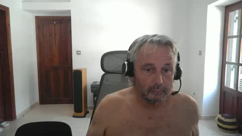 Snapshot of simonthenudist chatting on June 18, 2026, 6:46 am Simon online show from June 18, 2026, 6:46 am