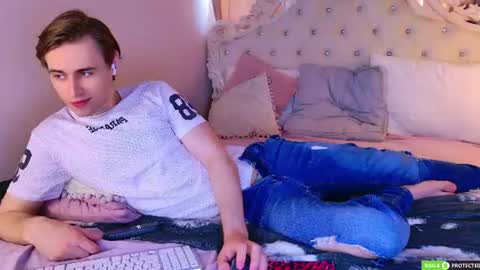 Snapshot of simonwarner chatting on July 6, 2026, 3:14 am Simon online show from July 6, 2026, 3:14 am