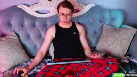 Snapshot of simonwarner chatting on July 14, 2026, 3:22 am Simon online show from July 14, 2026, 3:22 am