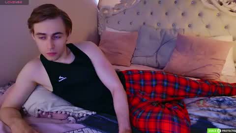 Snapshot of simonwarner chatting on July 17, 2026, 3:24 am Simon online show from July 17, 2026, 3:24 am