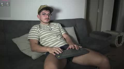 Snapshot of simoon_01 chatting on July 14, 2026, 4:13 pm SIMOON online show from July 14, 2026, 4:13 pm