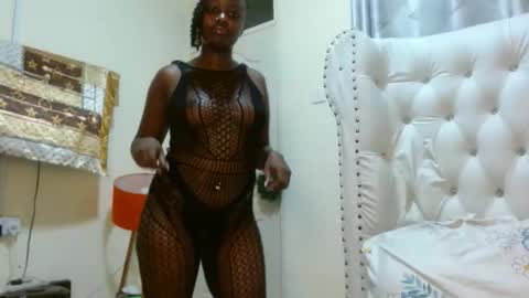simply_eve1 online show from May 5, 2026, 1:13 am