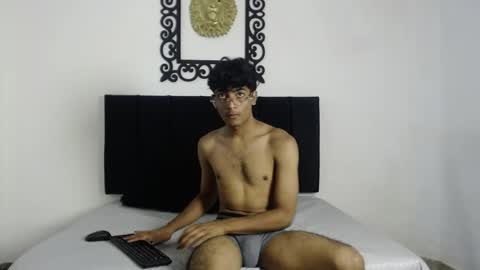 Snapshot of sinboy_ chatting on May 5, 2026, 7:00 pm online show from May 5, 2026, 7:00 pm