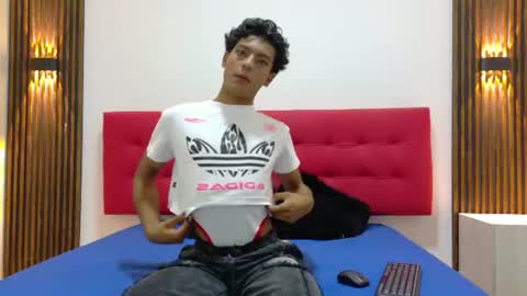 Snapshot of sinboy_ chatting on June 10, 2026, 10:58 am online show from June 10, 2026, 10:58 am