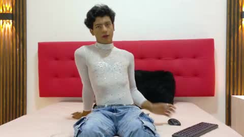 Snapshot of sinboy_ chatting on June 12, 2026, 10:47 am online show from June 12, 2026, 10:47 am