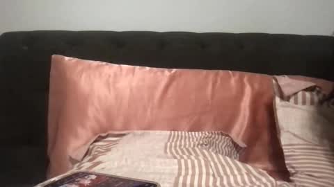 Snapshot of sinn3er chatting on December 19, 2025, 6:20 am sinn3er online show from December 19, 2025, 6:20 am