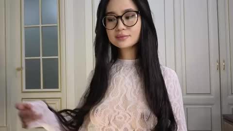 Snapshot of sinsemillaa chatting on May 24, 2026, 4:01 pm Ellie online show from May 24, 2026, 4:01 pm