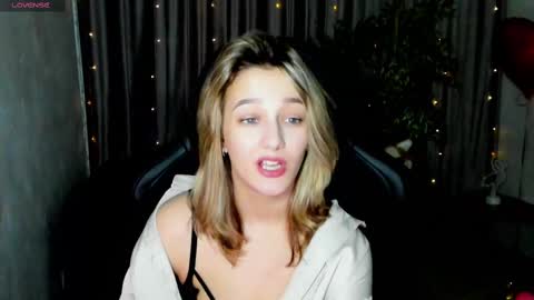 Snapshot of sinty_noria chatting on February 19, 2025, 4:44 am Sinty Noria online show from February 19, 2025, 4:44 am