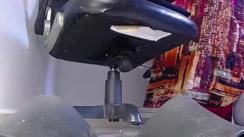 only foot                         worshipers here online show from January 22, 2025, 10:05 pm