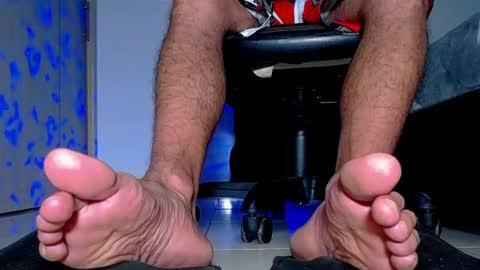 only foot                         worshipers here online show from September 27, 2025, 8:03 pm