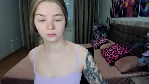 SirenaBloom online show from May 11, 2026, 4:29 am