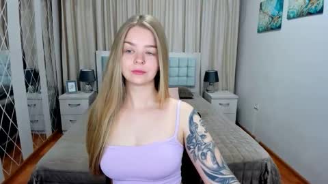 SirenaBloom online show from June 3, 2026, 4:26 am