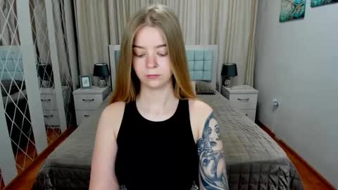 SirenaBloom online show from June 10, 2026, 4:34 am