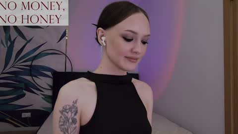 Snapshot of sirenaswhisper chatting on May 26, 2026, 2:35 pm Goddess Sirena online show from May 26, 2026, 2:35 pm