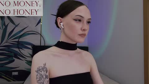 Snapshot of sirenaswhisper chatting on June 8, 2026, 7:58 pm Goddess Sirena online show from June 8, 2026, 7:58 pm