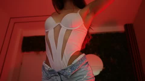 Dee online show from May 19, 2026, 7:42 pm