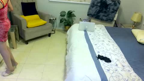 D i f a  Ana Arbeh shemale online show from April 28, 2026, 12:43 pm