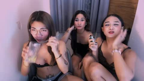 Snapshot of sissycumdumpster_goldey chatting on April 25, 2026, 8:17 am sissycumdumpster_goldey online show from April 25, 2026, 8:17 am