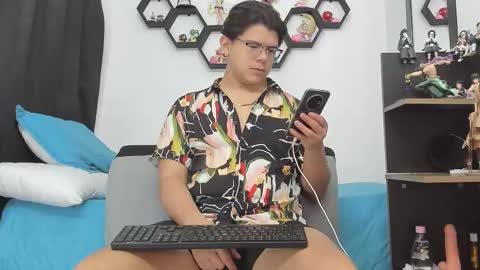 Snapshot of siul_bigcock chatting on September 19, 2025, 1:51 am Siul Thompson online show from September 19, 2025, 1:51 am