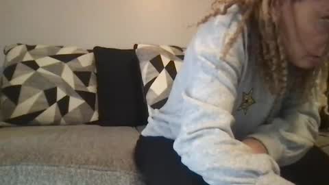 Snapshot of skarfos_babes chatting on December 13, 2024, 3:43 pm skarfos_babes online show from December 13, 2024, 3:43 pm